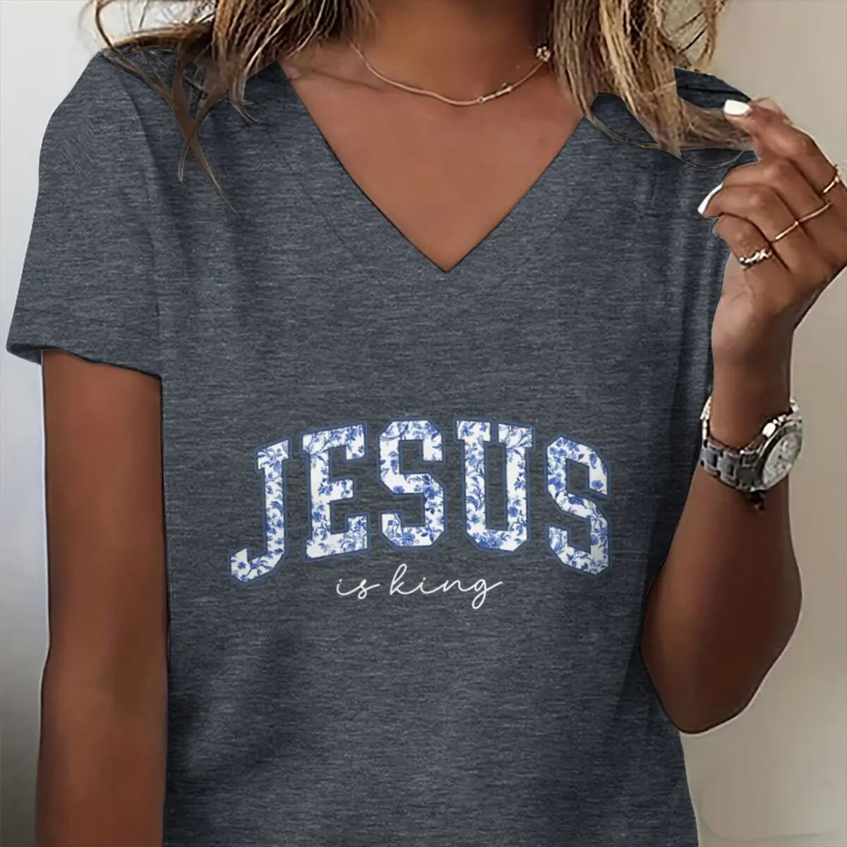 Jesus Is King Floral Graphic T Shirts Women Floral Print V Neck Daily Wear T-Shirt Women Christian Faith Tees Short Sleeve Tops